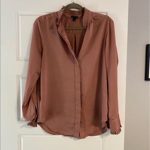 STUNNING Ann Taylor button up